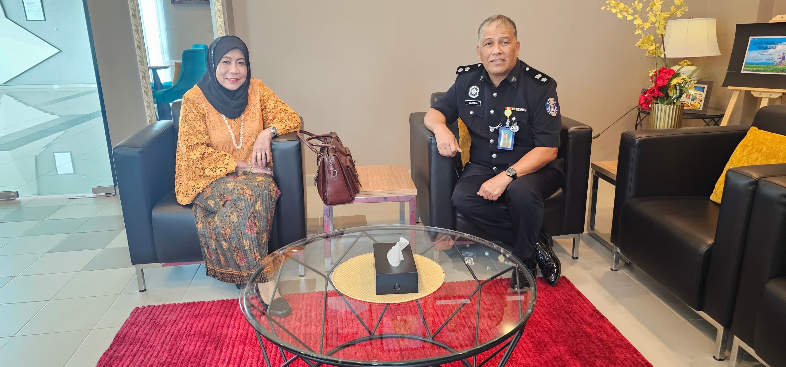 YBhg Datin Seri Dato’ Presiden MAPA bersama Pegawai PB UiTM di ILD Enstek Negeri Sembilan